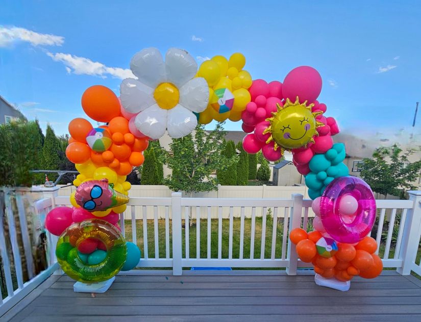 Fun in the Sun Balloon Arch