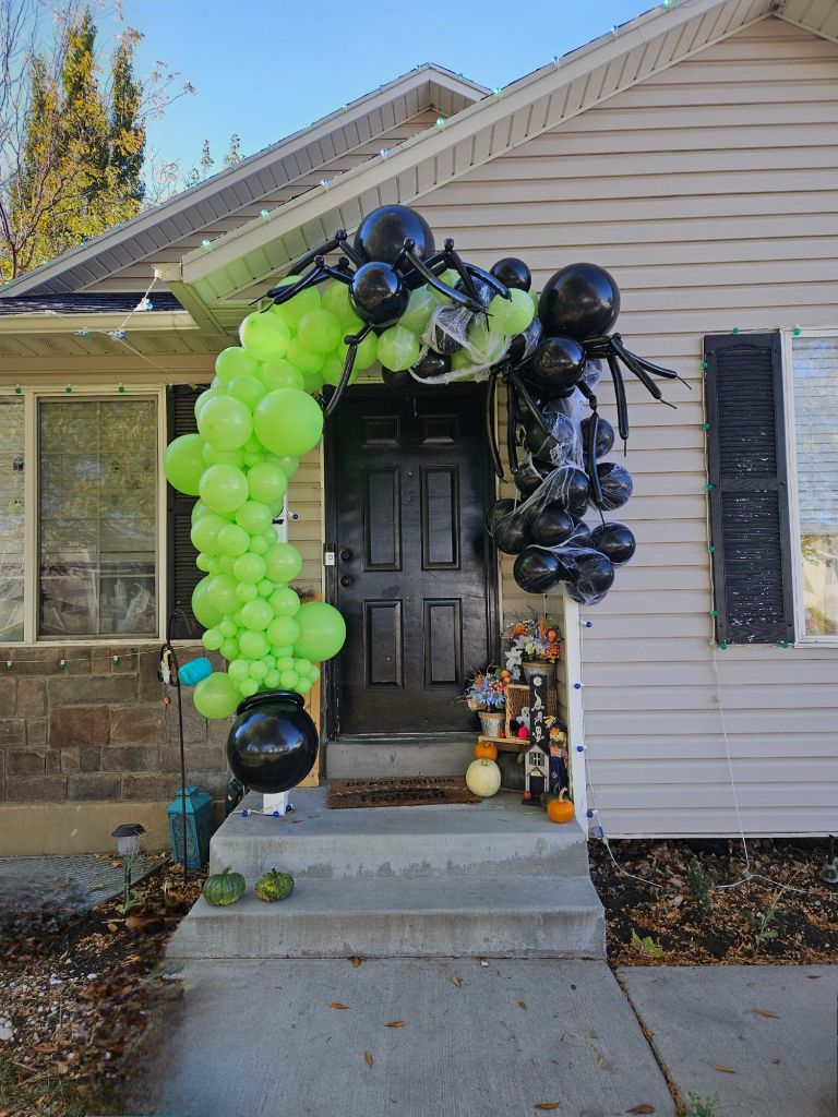 Cauldron and spider balloon decor for house